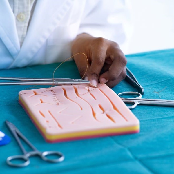 vet-suture-600x600-min